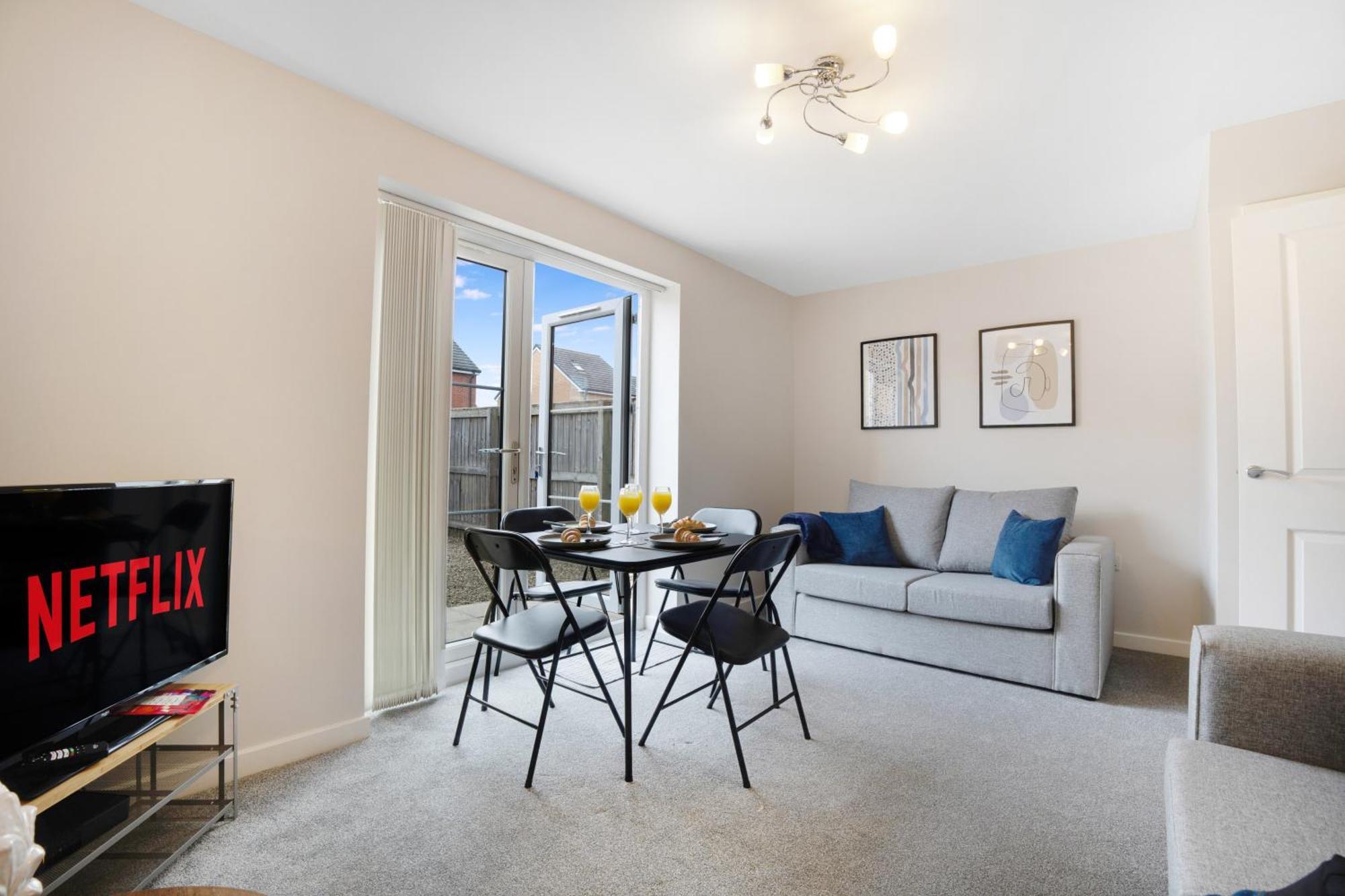 New! Charming 2-bed In Nevis Walk, Sleeps 4! Holiday home *
