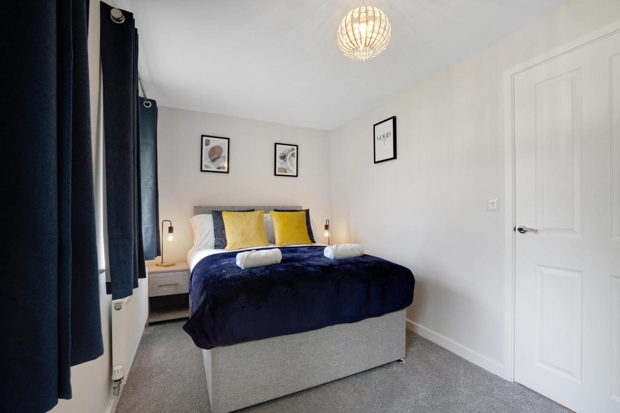 New! Charming 2-bed In Nevis Walk, Sleeps 4! Holiday home *