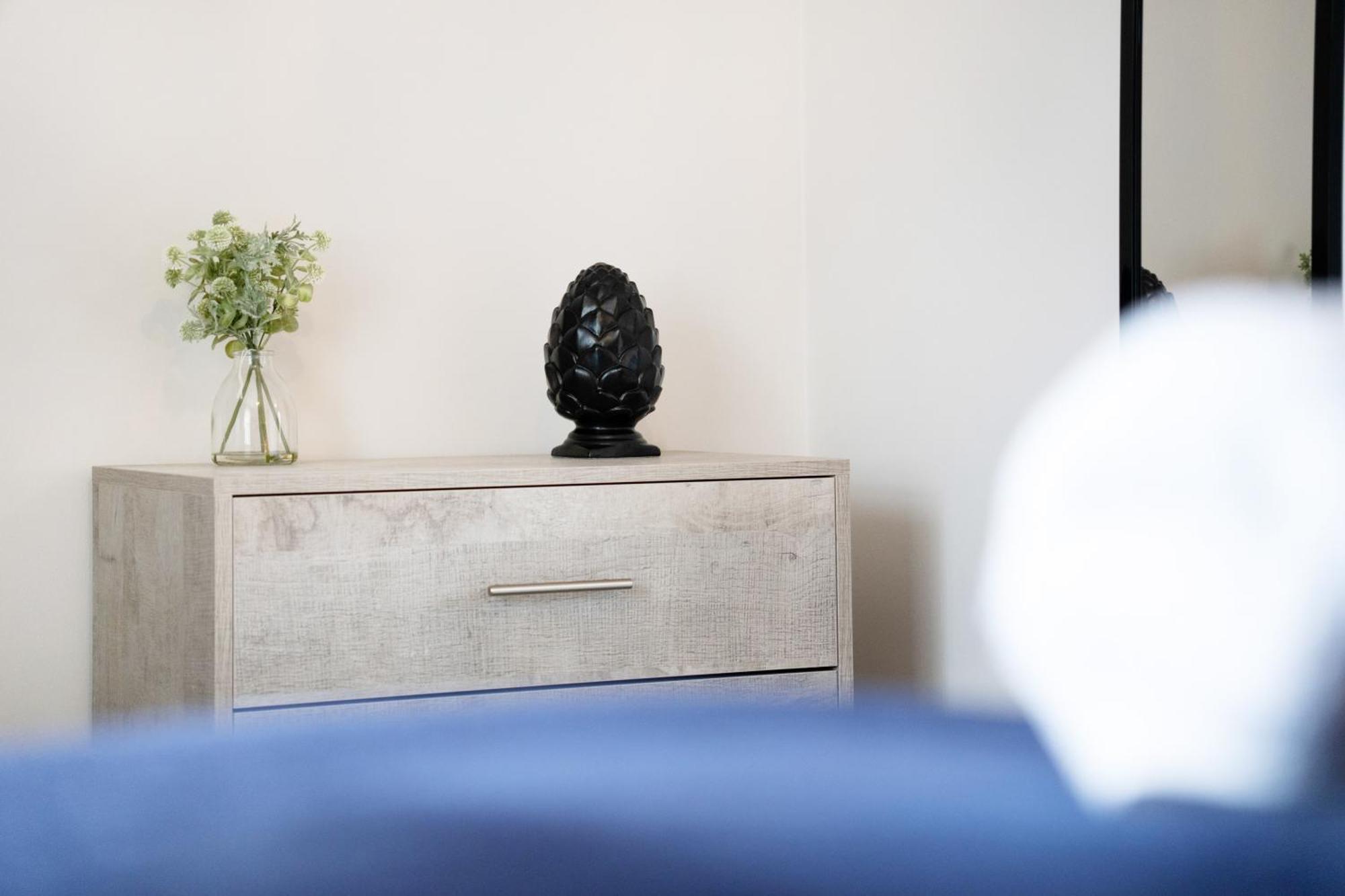 New! Charming 2-bed In Nevis Walk, Sleeps 4! *