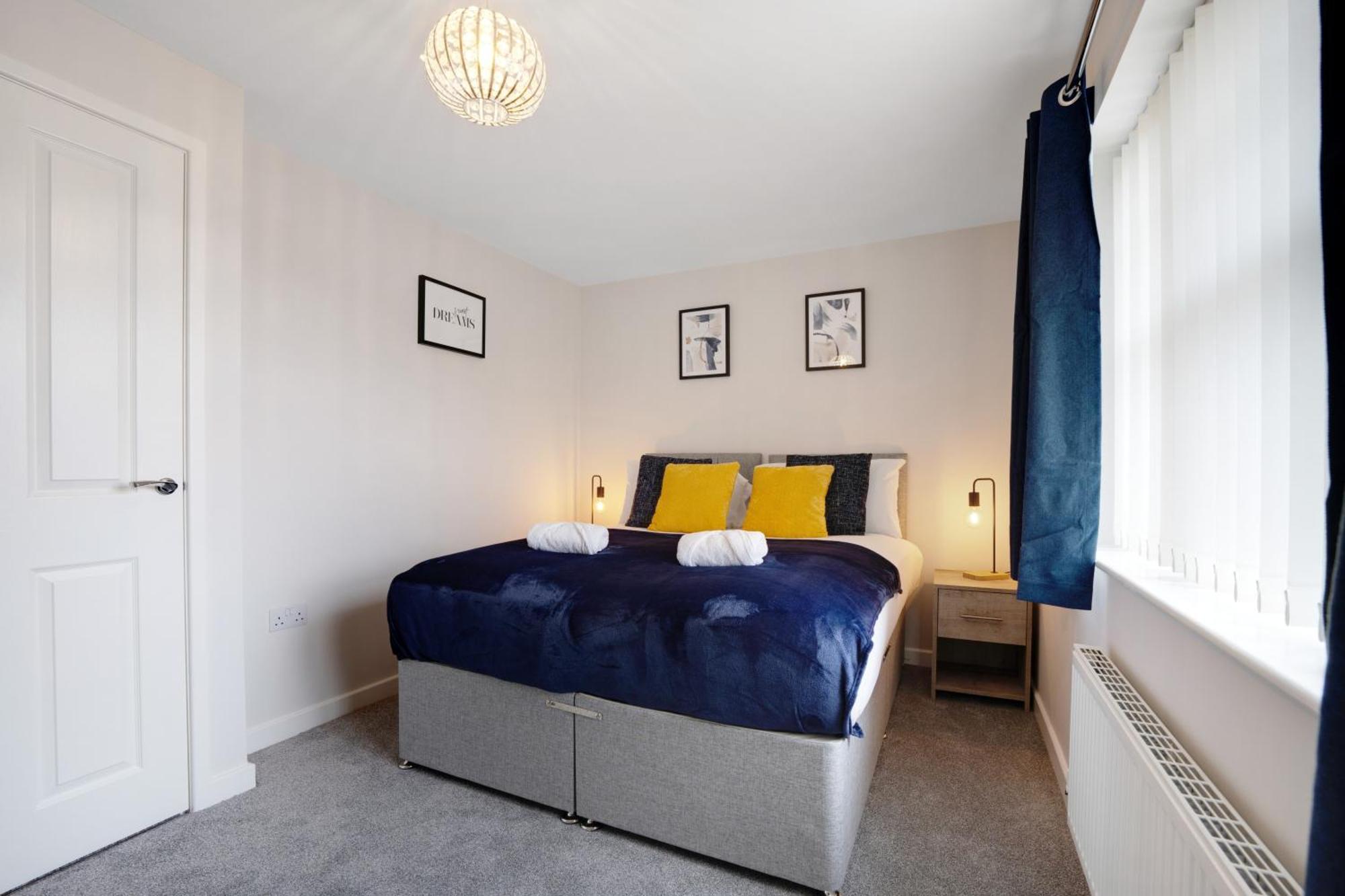 New! Charming 2-bed In Nevis Walk, Sleeps 4! Holiday home *